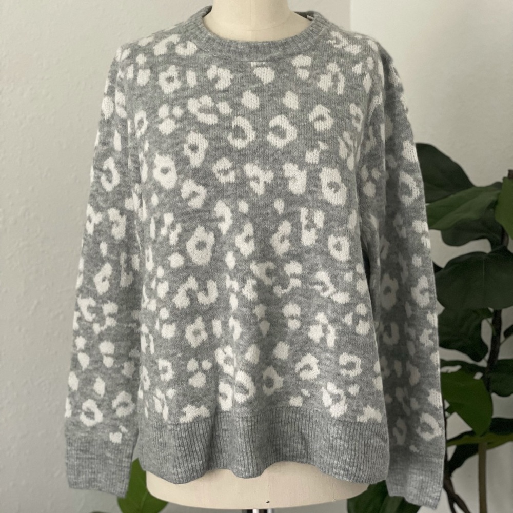 Leopard print grey sweater